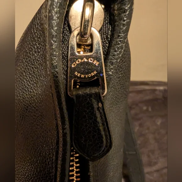 ****SOLD****Coach Val Duffle Leather Shoulder & Crossbody Bag Excellent Used! - Picture 8 of 10